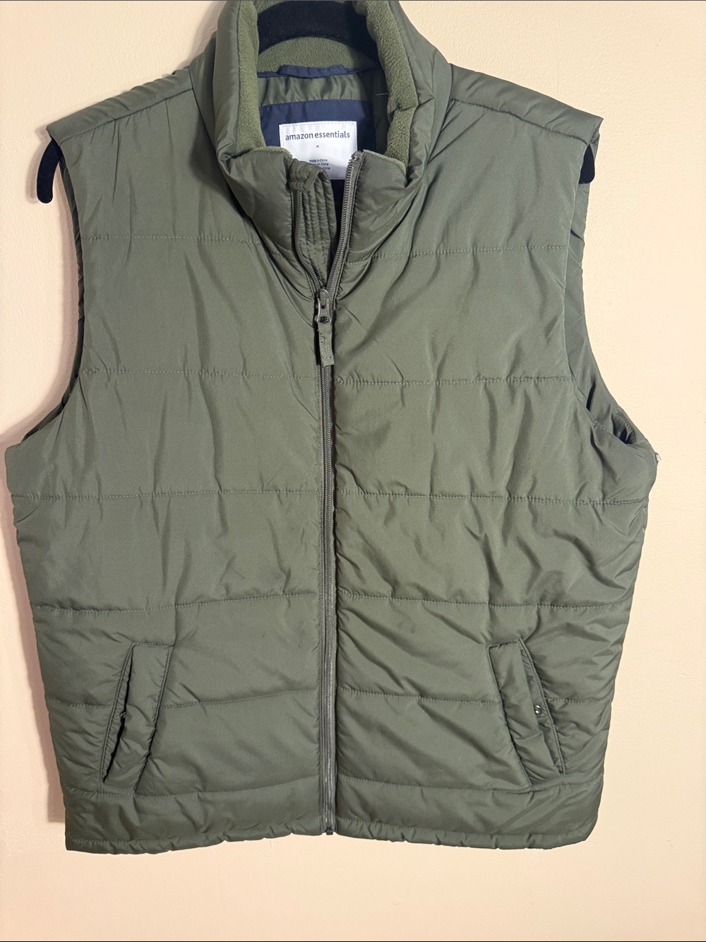 Amazon Essentials Men's Olive Green Quilted Puffer Vest